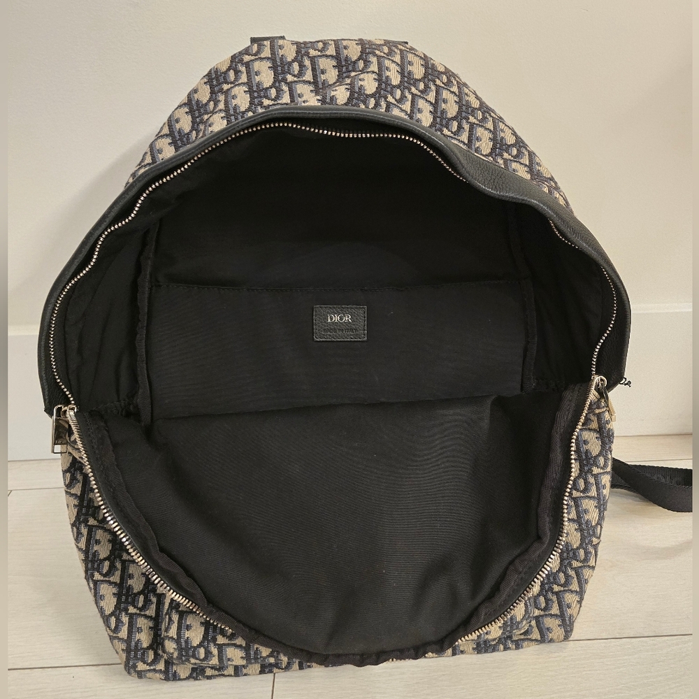 CD Backpack - Picture 2 of 10